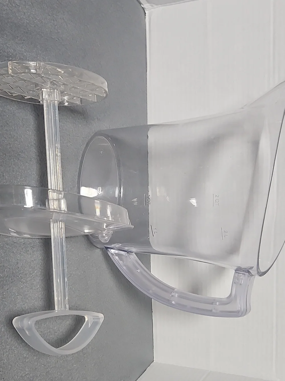 Pampered Chef Clear Plastic Pitcher with Handle and Lid - Clear